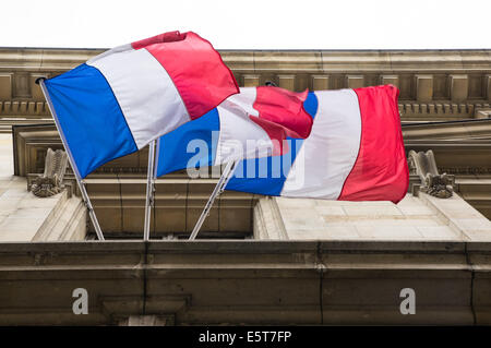 Drapeaux français sur les capacités du gouvernement à Paris, France Banque D'Images