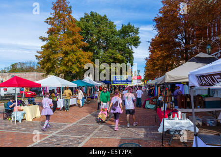 Marché du samedi sur la 8e rue dans le quartier de la rivière, à Augusta, Géorgie, USA Banque D'Images