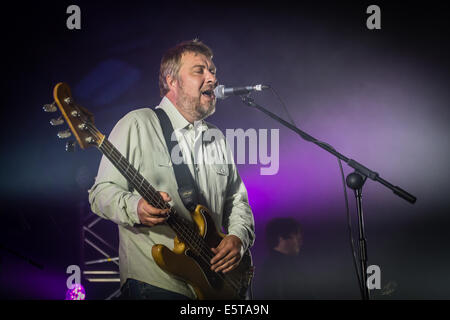 Jimi Goodwin de Colombes joue sur l'appel à la scène à l'appel de 2014 à Kendal Banque D'Images