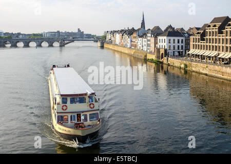 Bateau touristique sur la Meuse à Maastricht, Province de Limbourg, Pays-Bas Banque D'Images