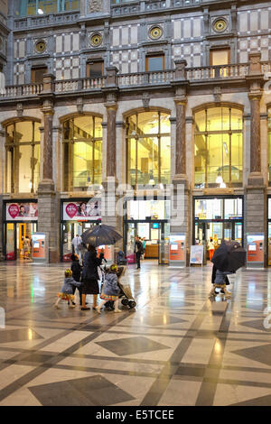 Hall de la Gare Centrale d'Anvers (Central), de la gare principale de la ville d'Anvers, Belgique Banque D'Images