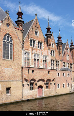 Les bâtiments historiques dans les canaux de Bruges, Belgique Banque D'Images