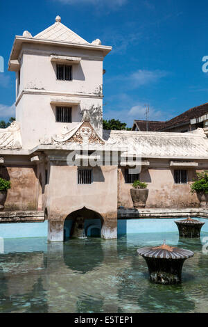 Yogyakarta, Java, Indonésie. Le Taman Sari, le château d'eau, milieu du 18ème. Siècle, en intégrant le design influence étrangère. Banque D'Images