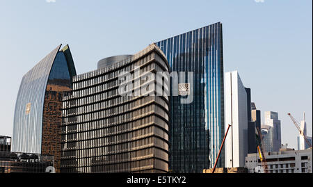 Dubaï, Émirats arabes unis - 31 octobre 2013 : des bâtiments modernes. Dubaï a été le plus rapide développement de la ville dans le monde entre 2002 et 2008. Banque D'Images