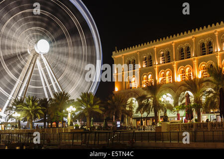 SHARJAH, ÉMIRATS ARABES UNIS - le 29 octobre : grande roue à Al Qasba. Sharjah - troisième plus grande et plus peuplée en Émirats Arabes Unis, sur Banque D'Images