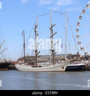 Trois-mâts barque du mât à l'Artemis Juillet 2014 Tall Ship Races dans Harlingen, Pays-Bas Banque D'Images