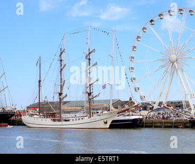 Trois-mâts barque du mât à l'Artemis Juillet 2014 Tall Ship Races dans Harlingen, Pays-Bas Banque D'Images