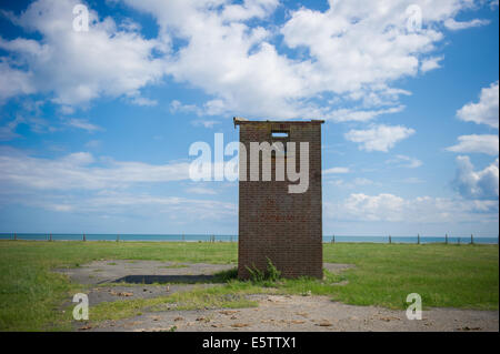 Le comté de Louth, en Irlande. 6e août, 2014. Météo : une structure sur la plage de Port désaffecté, dans le comté de Louth. Credit : Barry Cronin/Alamy Live News Banque D'Images