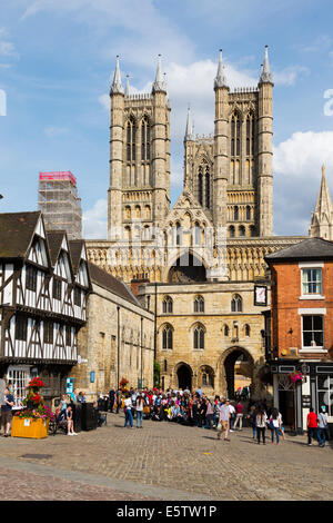 Place du Château, avec la Cathédrale, Lincoln, Lincolnshire Banque D'Images