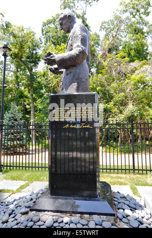 Monument de Nikola Tesla à son laboratoire de recherche Wardenclyffe Rock Point Long Island New York Banque D'Images