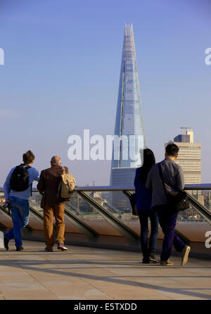 Le gratte-ciel Shard conçu par Renzo Piano vue depuis le toit d'un nouveau changement, Londres, Angleterre, Royaume-Uni, Europe Banque D'Images