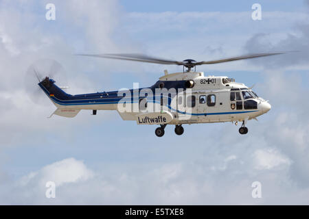 German Air Force AS-532 Cougar hélicoptère volant. Banque D'Images