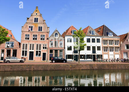 Maison ancienne sur le port de la ville historique de Hoorn. Banque D'Images