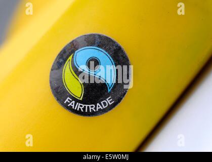 Logo du commerce équitable sur une banane. Banque D'Images