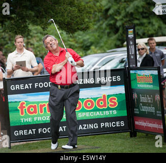 Tony Jacklin à Nailcote Hall dans le Warwickshire, Royaume-Uni. 6 Août, 2014. Aliments à la ferme par 3 au Championnat Britannique Nailcote Hall dans le Warwickshire uk pour pro,amatuer et célébrités Crédit : Steven re/Alamy Live News Banque D'Images