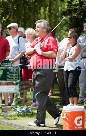 Tony Jacklin à Nailcote Hall dans le Warwickshire, Royaume-Uni. 6 Août, 2014. Aliments à la ferme par 3 au Championnat Britannique Nailcote Hall dans le Warwickshire uk pour pro,amatuer et célébrités Crédit : Steven re/Alamy Live News Banque D'Images