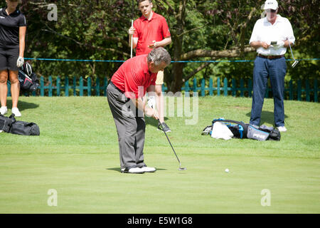 Tony Jacklin à Nailcote Hall dans le Warwickshire, Royaume-Uni. 6 Août, 2014. Aliments à la ferme par 3 au Championnat Britannique Nailcote Hall dans le Warwickshire uk pour pro,amatuer et célébrités Crédit : Steven re/Alamy Live News Banque D'Images