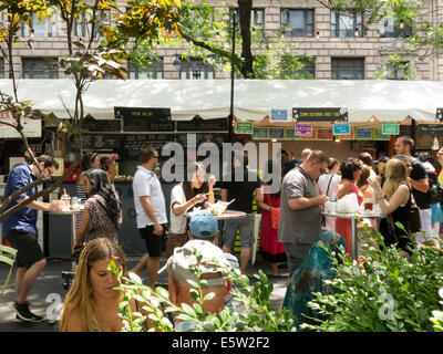 Morsures 'Broadway' Événement dans Greeley Square Park, NYC Banque D'Images