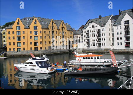 Des prélats waterfront, Ålesund, Sunnmøre, Møre og Romsdal, Vestlandet, Norvège, Scandinavie, Europe Banque D'Images