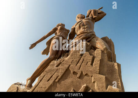 Monument de la Renaissance africaine, Dakar, Sénégal en commémoration de l'esclavage, fait de cuivre Banque D'Images