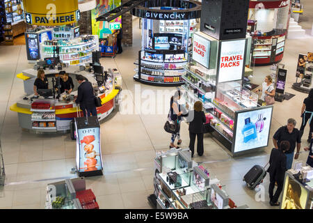 Sydney Australie,aéroport Kingsford-Smith,SYD,intérieur,terminal,porte,shopping shopper shoppers shopping marchés marché achat vendre Banque D'Images