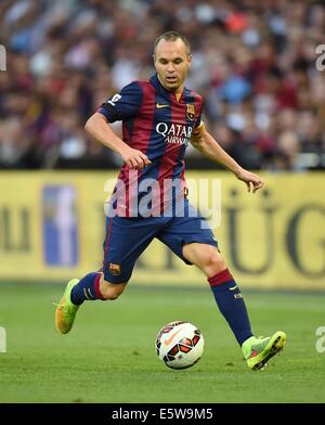 Napoli, Italie. Le 06 août, 2014. L'avant-saison amical club de football. Nalopi SSC par rapport à Barcelone. Andres Iniesta (Barca) sur la balle : Action Crédit Plus Sport/Alamy Live News Banque D'Images