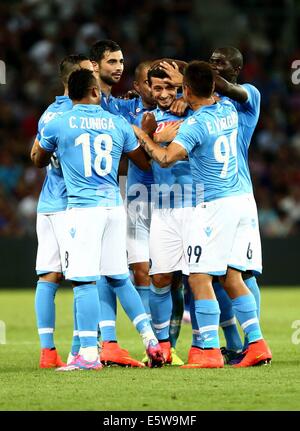 Napoli, Italie. Le 06 août, 2014. L'avant-saison amical club de football. Nalopi SSC par rapport à Barcelone. Napolicelebrate leur objectif de 0:1 de Blerim Dzemaili : Action Crédit Plus Sport/Alamy Live News Banque D'Images