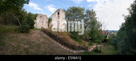 Vestiges d'angle du château normand du 12ème siècle Sutton Valence château sur l'éperon knoll d'une colline sur le Weald of Kent Banque D'Images