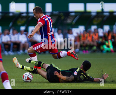 Nous. 6e août, 2014. XHERDAN SHAQIRI (11) évite un s'attaquer. Le MLS All-Stars jouer FC Bayern Munich au cours de la MLS All-Star Game à Providence Park le 6 août 2014. Crédit : David Blair/ZUMA/Alamy Fil Live News Banque D'Images