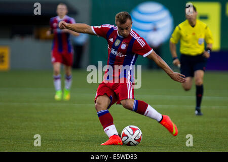 Nous. 6e août, 2014. XHERDAN SHAQIRI (11) envoie un ballon dans la boîte. Le MLS All-Stars jouer FC Bayern Munich au cours de la MLS All-Star Game à Providence Park le 6 août 2014. Crédit : David Blair/ZUMA/Alamy Fil Live News Banque D'Images