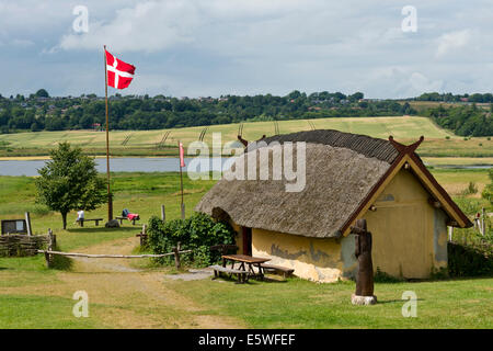 Maison, ferme reconstruit avec neuf maisons d'un fermier de l'ère viking, Viking Centre, Fyrkat Fyrkat, Hobro Banque D'Images