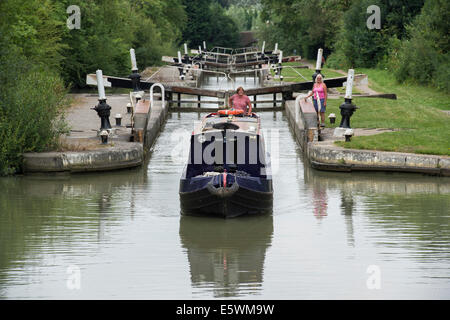 15-04 sortir du Stockton écluses sur le Canal Grand Union. Stockton, Warwickshire, Angleterre Banque D'Images