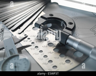 Engineering Design - Micromètre jauge et la vis sur le plan de jauge Banque D'Images