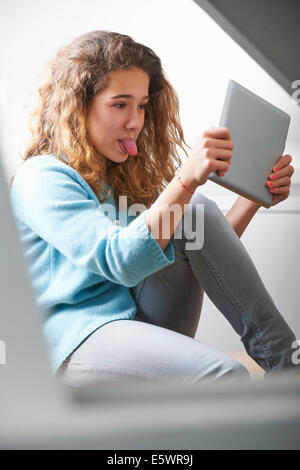 Young Girl using digital tablet Banque D'Images