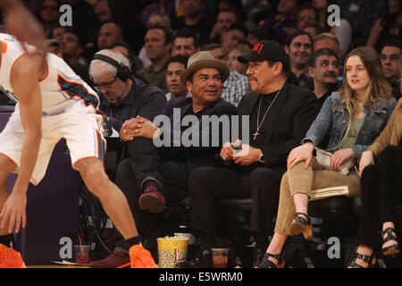 Vendredi 31 janvier 2014, à l'Célébrités Lakers jeu. Charlotte Bobcats Pacers a battu les Lakers de Los Angeles par le score final de 110-100 au Staples Center de Los Angeles CA avec : George Lopez,Danny Trejo,Lorraine Nicholson Où : Los Angeles Cal Banque D'Images