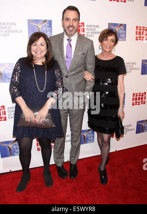 La 66e assemblée annuelle Writer's Guild Awards tenue à l'Edison Ballroom - Arrivées. Avec : Guest Où : New York New York United States Quand : 02 Mars 2014 Banque D'Images