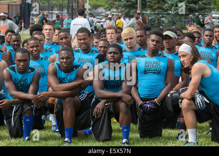 Harper Woods, Michigan - Joueurs de football du secondaire fréquentent l'esprit sain du corps de son camp de football. Banque D'Images