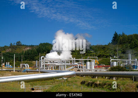 La centrale électrique de Wairakei crée de l'énergie géothermique, situé au nord de la région de Waikato, Taupo, île du Nord, en Nouvelle-Zélande. Banque D'Images