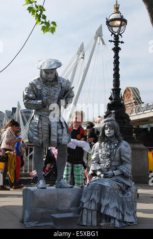 Artistes au travail sur South Bank London United Kingdom Banque D'Images