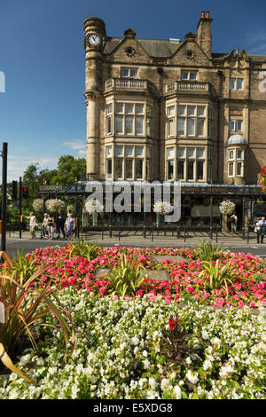 Harrogate ville thermale à la mi-été, North Yorkshire, Angleterre. Banque D'Images