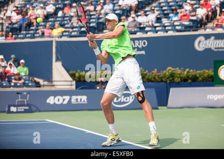 Toronto, Canada. 07Th Août, 2014. Kevin Anderson renvoie un servir pendant son match contre Stan Wawrinka durant la Coupe Rogers 2014 joué à Toronto le 7 août 2014. Anderson a ensuite battu Wawrinka 7-6, 7-5. Credit : Mark Spowart/Alamy Live News Banque D'Images