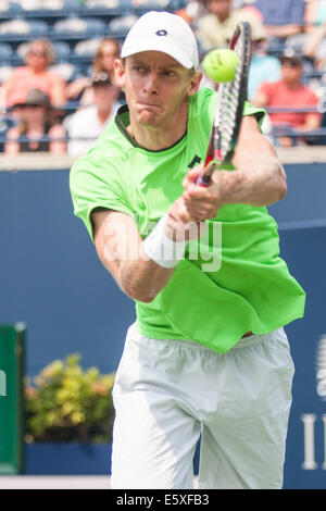 Toronto, Canada. 07Th Août, 2014. Kevin Anderson renvoie un servir pendant son match contre Stan Wawrinka durant la Coupe Rogers 2014 joué à Toronto le 7 août 2014. Anderson a ensuite battu Wawrinka 7-6, 7-5. Credit : Mark Spowart/Alamy Live News Banque D'Images