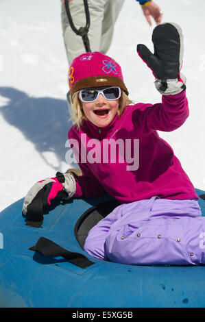 Tubes à Lucy Weiss bénéficie d'un Snowbird Resort dans l'Utah. Banque D'Images