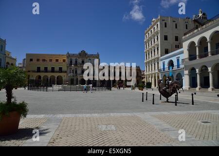 Des bâtiments restaurés, la Plaza Vieja, La Vieille Havane Banque D'Images