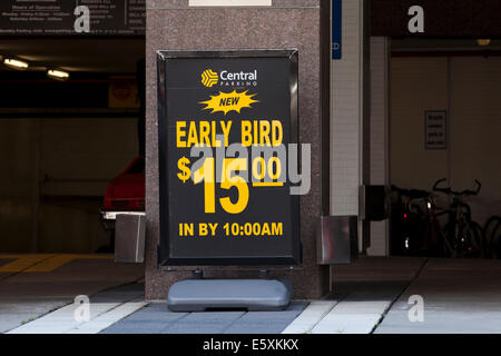 Garage Parking sign Early Bird - Washington, DC USA Banque D'Images