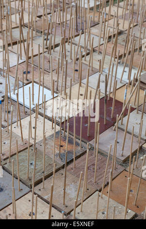 À partir d'Hiroshima à l'espoir - le 6 août 2014. La cérémonie annuelle flottante lanterne honorant les victimes des bombardements d'Hiroshima et Nagasaki, et toutes les victimes de la violence. Cet événement est organisé par un classement de la paix, les libertés civiles, religieuses et organismes du patrimoine culturel. La cérémonie annuelle est une adaptation d'un ancien rituel bouddhiste Japonais, le Toro Nagashi, lanternes dans lequel représentant les âmes des morts sont lancées sur la mer et les prières sont offertes que les âmes peuvent reposer en paix. Banque D'Images