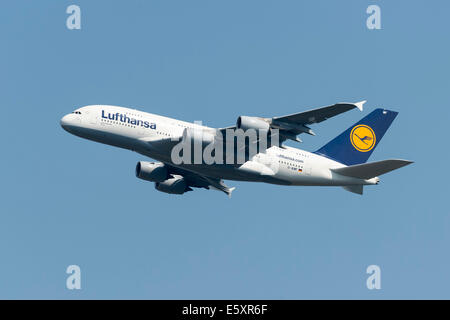 Airbus A380-800 Lufthansa à partir de l'aéroport de Frankfurt, Frankfurt am Main, Hesse, Allemagne Banque D'Images