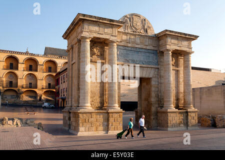 La Puerta del Puente / Bridge Gate, Cordoue, Andalousie, Espagne Banque D'Images