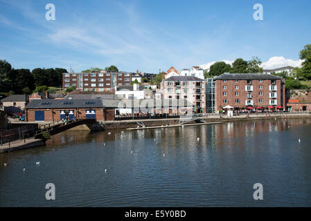 Quai sur la rivière Exe dans Devon England UK. Un complexe de loisirs en bord de rivière Banque D'Images