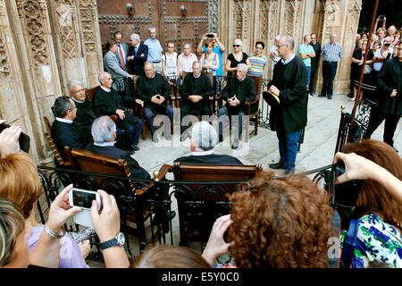 El Tribunal de las aguas / La Cour de l'eau, la Puerta de los Buenos, Catedral de Valencia, Plaza de la Virgen, Valencia, Espagne Banque D'Images